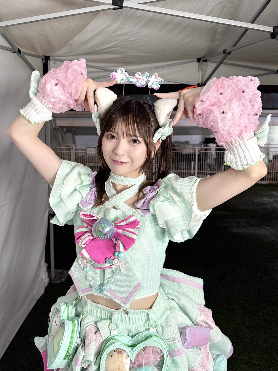 tws_nanase's tweet photo. リリース週最終日でした♥ 
本当にありがとう( 𓈒 ᱹ ﹼ ̫ ᱹ)᎔᎔(ᱹ ﹼ ̫ ᱹ 𓈒 )🎀

2曲の披露は 私たちから来てくれる皆への気持ちだったから、悔しさもあるけど愛を受け取ってもらえてたら嬉しいよ！
こんなあいにくのお天気の中、目の前にはたくさんの皆がいて、ライブできるだけで嬉しくてにこにこだった☺︎ 雨の中だったから風邪ひかないようにしてね🌙それから、皆それぞれが頑張ってくれてるの知ってるよ〜！
ほんとにありがとう！꒰ ᐡᴗ͈ ̫ ᴗ͈` ꒱💚
 #わーすた