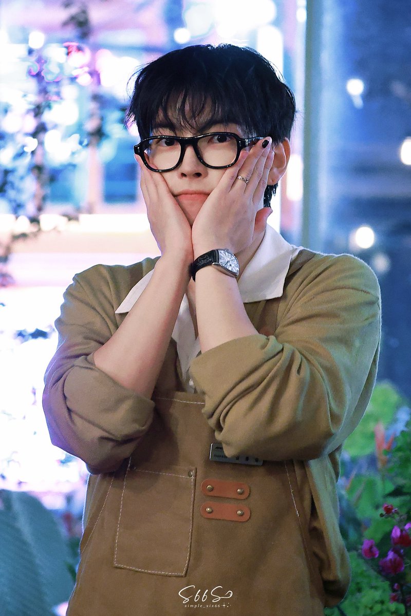lovelifebeauty_'s tweet photo. just. look. at. him ᵒ̴̶̷̥́ ·̫ ᵒ̴̶̷̣̥̀
he’s gonna be eaten https://t.co/4w75re4rQj