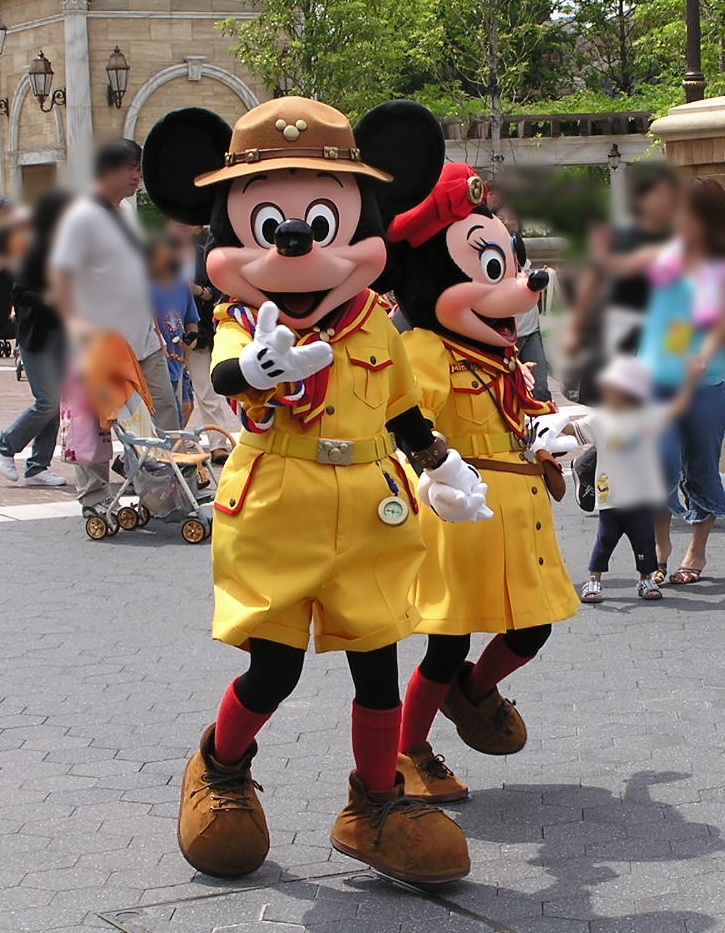 mikko_20100518's tweet photo. 「ディズニーキッズ・サマーアドベンチャー」懐かしい…。当時の空いているパークで今ほど暑さも厳しくなかった頃だからできた企画でしたねー。今の様に「大きいお友達」(笑)もまだそれほどいなかった時代で、純粋にキッズイベントでしたね。写真は2005年夏（古い）。 https://t.co/HACBLBIHkm