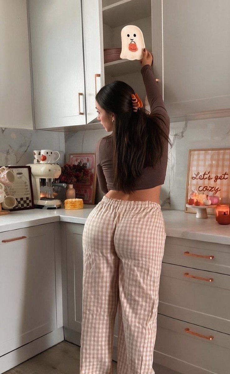 Vickydrivee's tweet photo. Kiss or spank?🍑 https://t.co/RFCmILV0w9