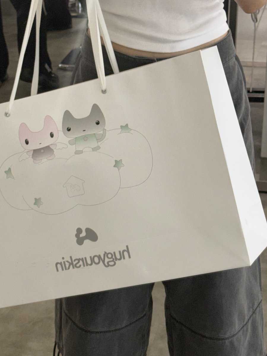 youroaini's tweet photo. 주말 🤫🤫🤫🤫🤫🤫
무화과 밀크티 빙수 너무맛있어서 울면서먹음🧑‍🩰 https://t.co/lX7ZRssXjJ