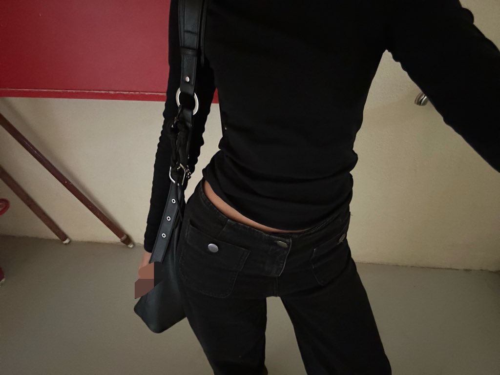 rxlllu's tweet photo. ootd https://t.co/7s8MA2NB0t