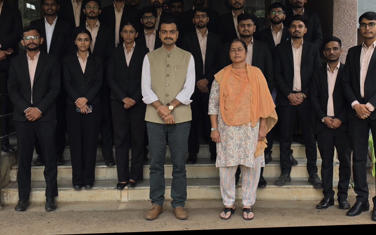 Mihir_p_Shah's tweet photo. Great interacting with the bright minds at URICM on turning rural challenges into sustainable entrepreneurial opportunities through technology & innovation. 🌱🚀
A pleasure meeting Dr. Neelu Pandey and exchanging ideas on the future of Agribusiness.
#URICM #AgriTech #AgriOwn https://t.co/RPzUWkEB1x