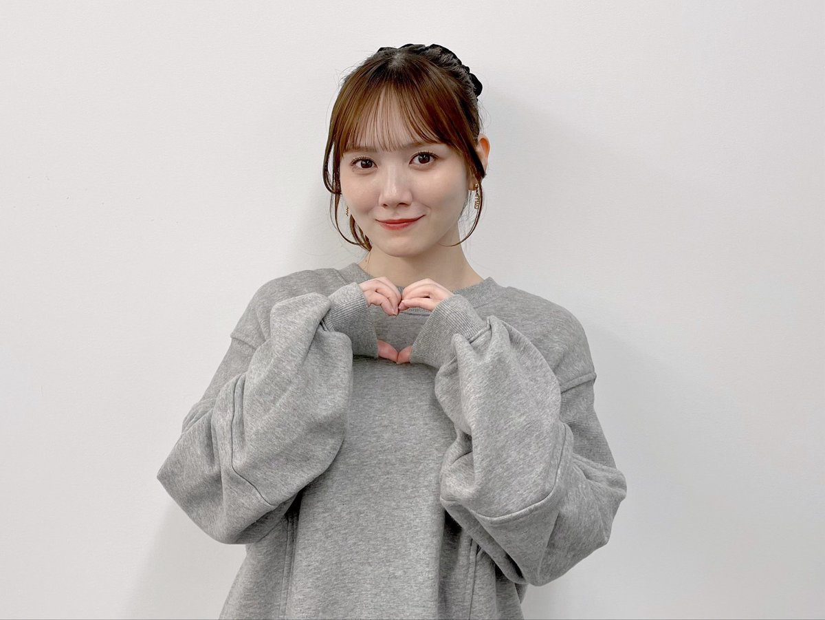 nogizaka46's tweet photo. 現在生放送中のNHK AM「らじらー！サンデー」に、この後、#田村真佑 が生出演します！

引き続き、お楽しみください📻✨

#nhkらじらー
#乃木坂46

https://t.co/jNl7iGb5F2 https://t.co/nqk16ejkIs