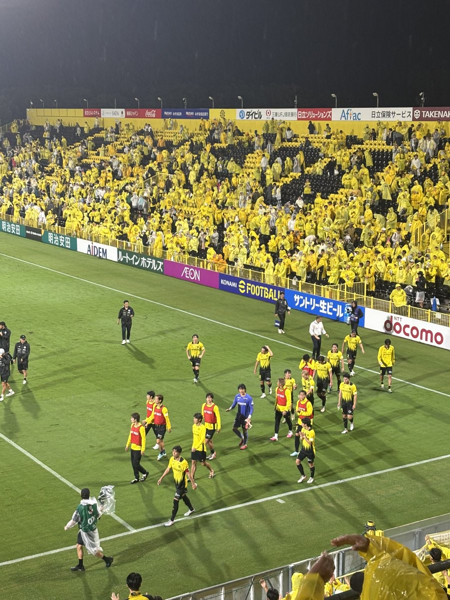 YuReysol18's tweet photo. 2連敗
ずっと勝ててたマリノスにも勝てず...
チームスタイル的に難しいとはいえ雨の試合の勝率悪すぎる
あまりにもミスが多すぎた
藤尾は期待できそう
満田は今日の試合でもメンバー入り出来ないのか https://t.co/XbbdnDBKS0