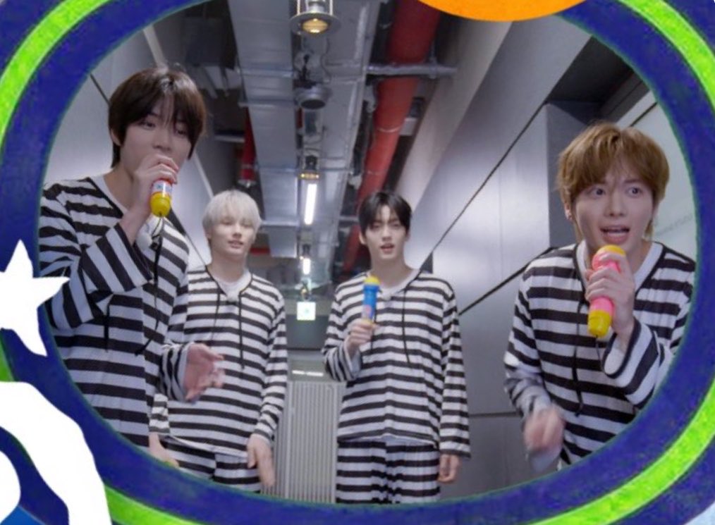 twelve05cm's tweet photo. they're in prison (hybe) https://t.co/DGt4yQLP8L