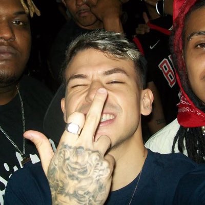 4pollosgf's tweet photo. #NovaFotoDePerfil https://t.co/FPyvrrLZpE