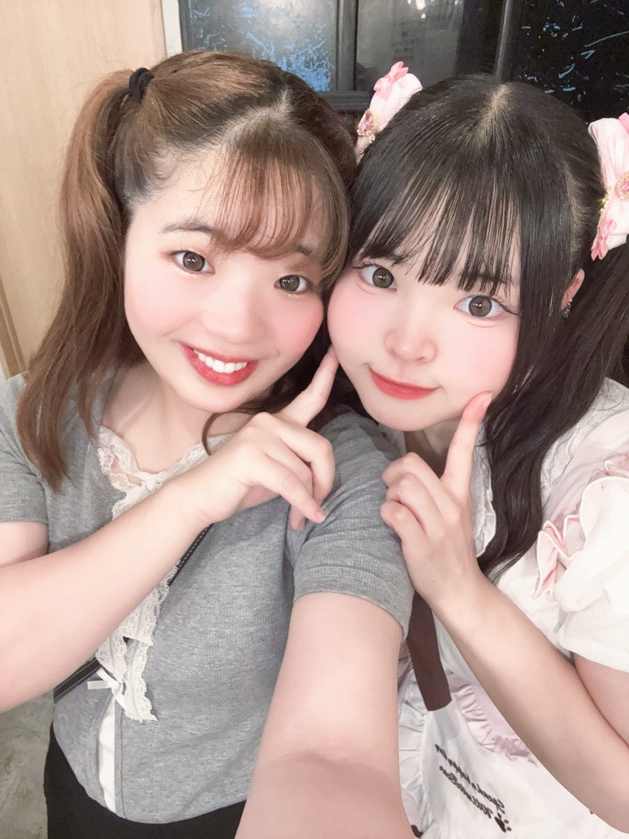 miicha__1208's tweet photo. 今日も一緒にご飯食べたよ〜（՞>⩊<՞）🎀

1週間くらい会える予定なくて寂しいのですが来週は3人で練習もあるしそれまで1週間頑張るよ〜😭😭😭

今週もみんなお疲れさまでした！！🎶 https://t.co/zL9ecKdATi
