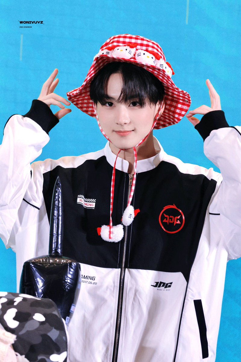 heewonchu's tweet photo. they are calling it the cutest picture ever taken https://t.co/6Yajc8ngHb