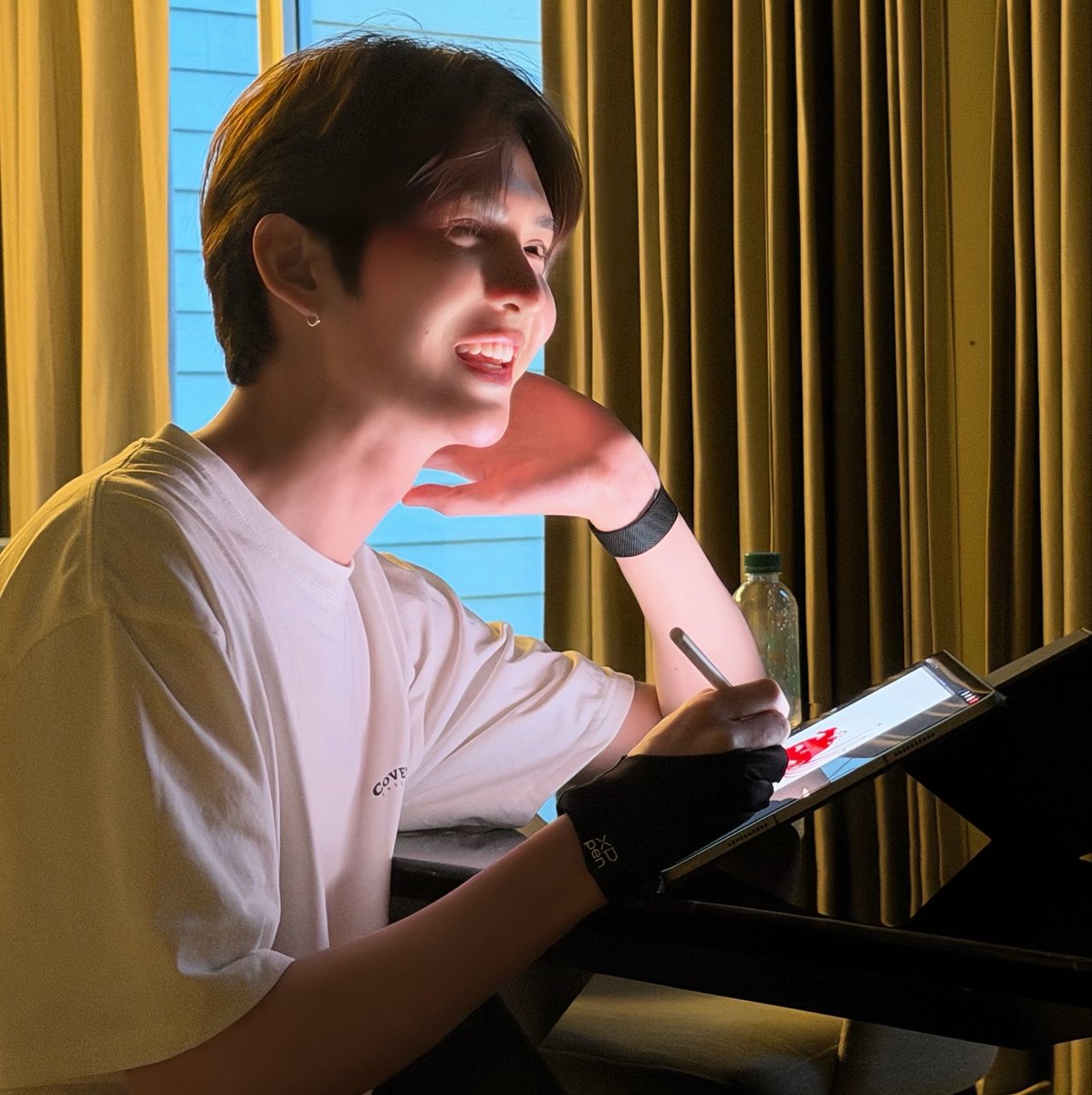kerdomundi's tweet photo. ไข่ต้มเด็กกลับมาหาแม่ ไข่ต้มแก่นั่งตั้งใจทำงานแกล วันนิได้เจอลูกชายครบเลย ชื่นใจนะหนิ🥺🙂‍↕️
(ขาดป้อบปี้ ให้เป็นลุงแถวบ้านละกันเป็นลูกไม่ไหวจริง ๆ 🤣)
#JamesSu #ryujinpatji https://t.co/qJg26ohl6I