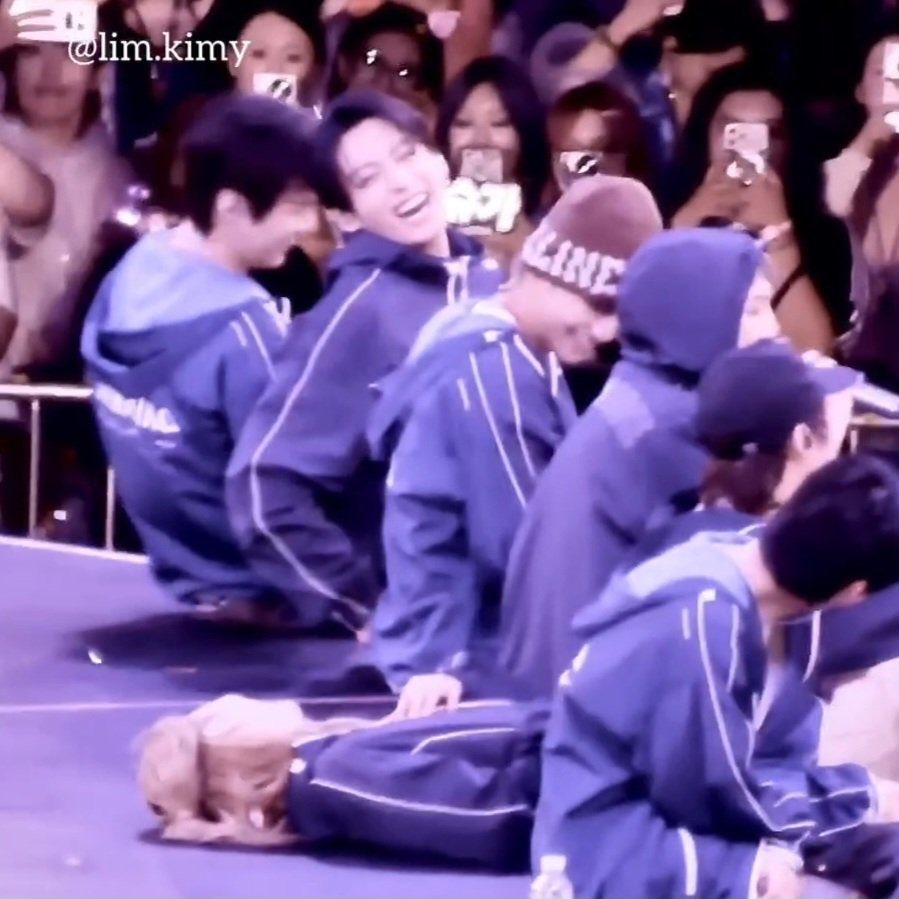 funnyjimin1's tweet photo. i’m making myself sad again 😭😭😭😭😭😭😭😭 https://t.co/I6FzBMnqnH