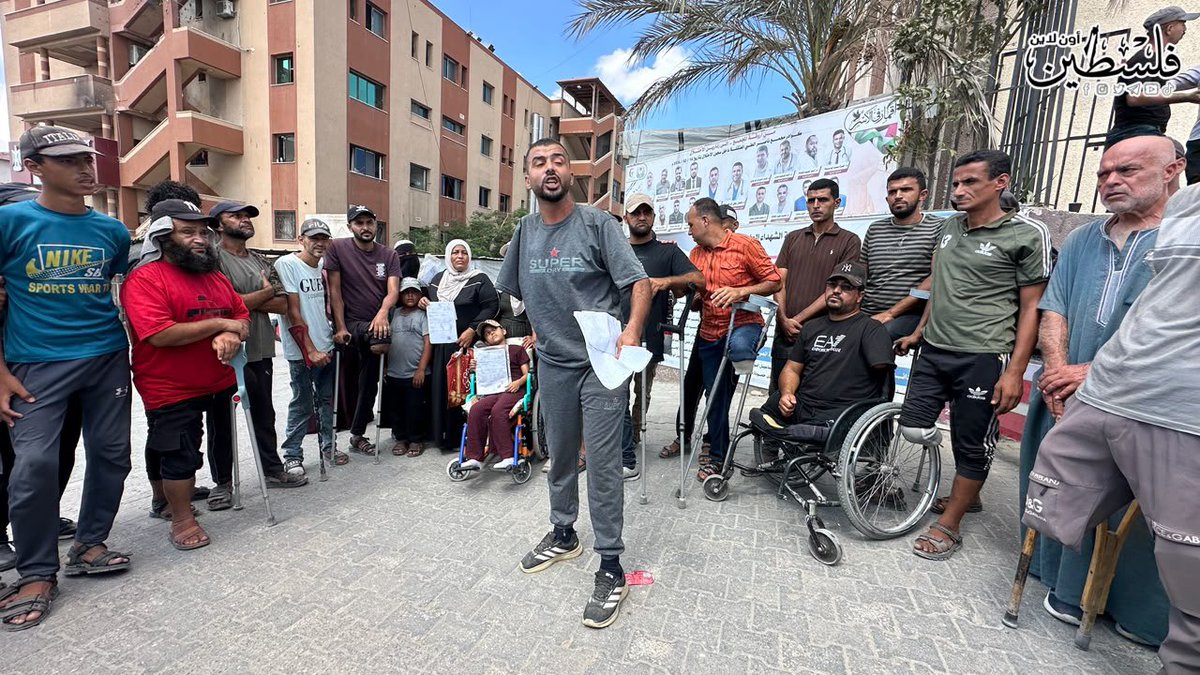 QudsNen's tweet photo. Palestinian patients and wounded in Gaza hold a protest demanding access to medical treatment abroad, as thousands remain stranded awaiting evacuation for treatment. https://t.co/4F2PkTRfIw