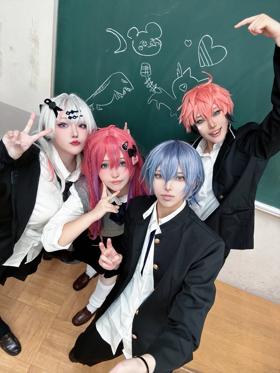 moonmoo_cos's tweet photo. 4人でいました〜‼️
青春してきた✨
#ハコアム大阪オフ会
#ライバーたちのにじオフ会 https://t.co/Bus6kqynV9