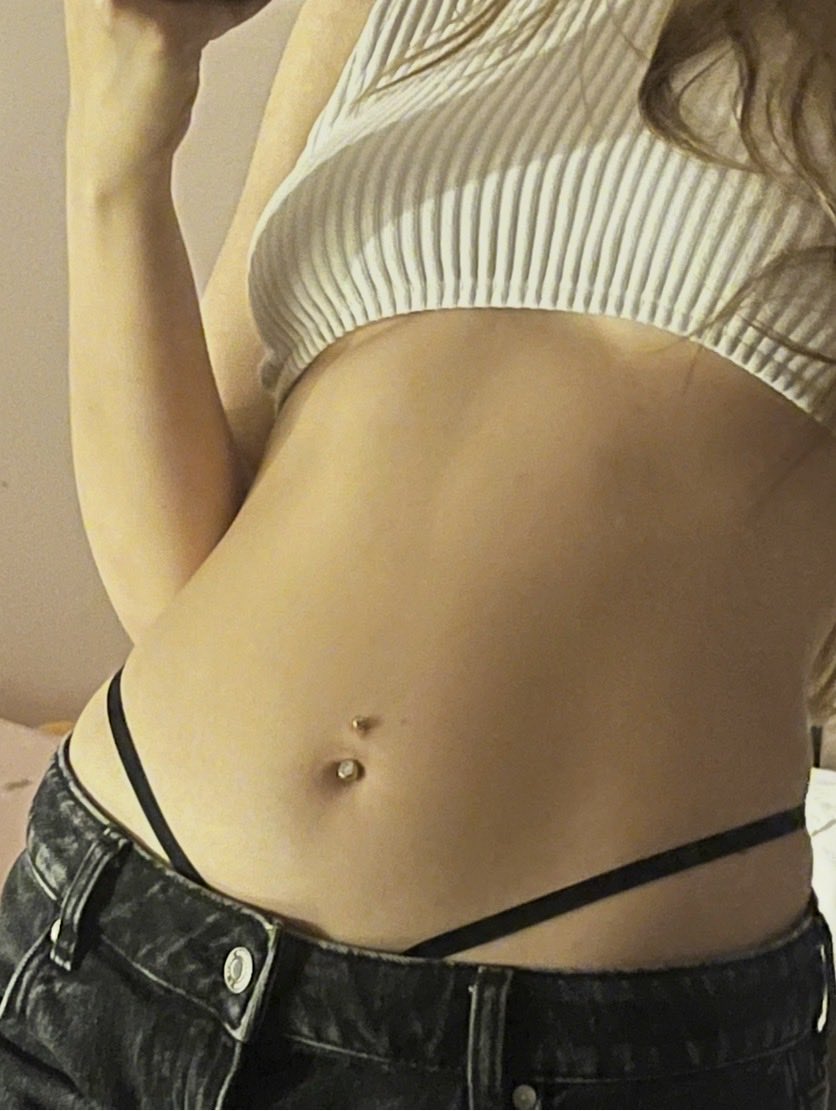 maarik73's tweet photo. tummy kisses? https://t.co/nLbbxA9PU6