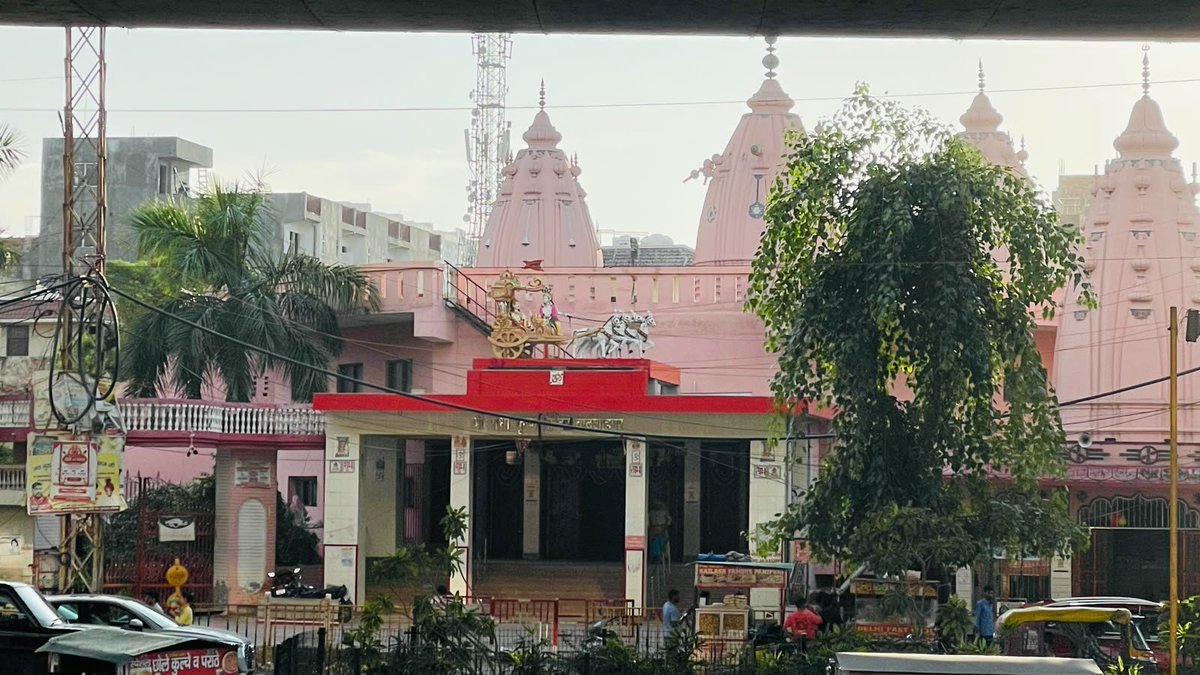 SANdEEP1850's tweet photo. भारत माता की जय
 #SSMGurugram

#बादशाहपुर में श्री #राधा #कृष्ण #मंदिर में #जन्माष्टमी के पावन अवसर पर ग्राम वासियों के द्वारा श्री कृष्ण #अर्जुन रथ की स्थापना https://t.co/rbOBqvloWB