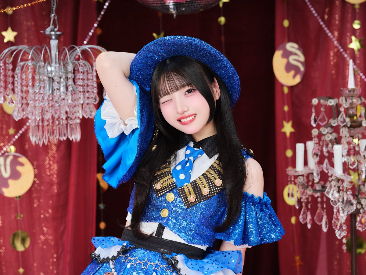 tenka_nanakoro's tweet photo. 誰かに刺され！！！！！

\\ ヒロインズ初 //デカハットアイドル🎩💙 https://t.co/IwODc7ZWu4