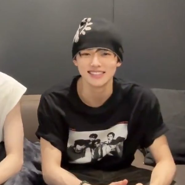 headcoer's tweet photo. he was so happy to wear his little beanie https://t.co/8C01xP9AHh