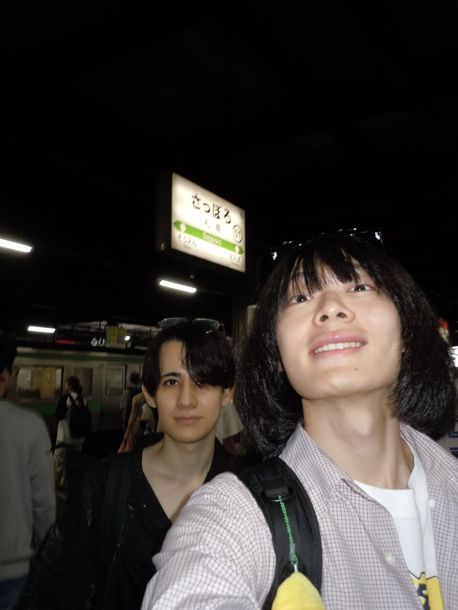 a_y_ex_'s tweet photo. 人生で初めて北海道行った！全国学生短歌会の合宿だったんだけど オモムロズで前乗りしたよ https://t.co/grWQX0opFw