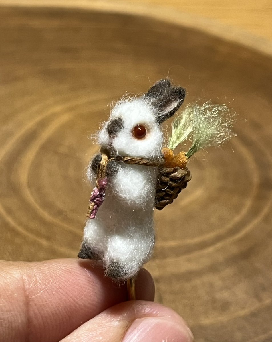 1RnOLyqLFPTI6Ab's tweet photo. ちっちゃなうさぎさん🐰
ヒマラヤンのうさぎさん作りました。 https://t.co/ZbVwXXPDfU