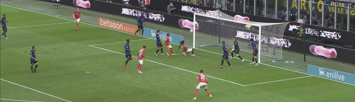 SerieAxG's tweet photo. Anguissa’s miss was worth 0.85(xG). https://t.co/7Cw01G4m6q