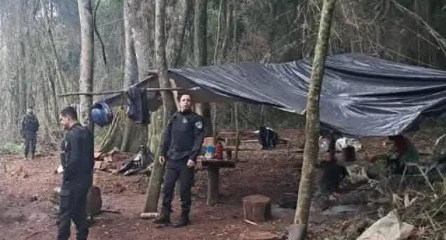 Red__Accion's tweet photo. San Pedro: denuncian la detención de cuatro campesinos en medio del avance forestal de Arauco
https://t.co/J2qpxJG0rJ https://t.co/2jB0ygEQtO