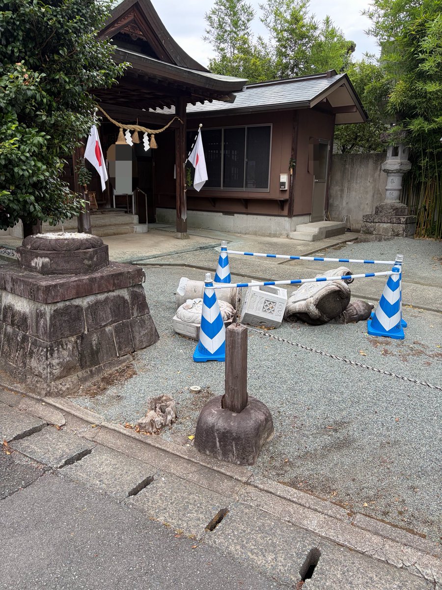 Flareon00136's tweet photo. 地震の痕が残ってる https://t.co/EFdNNDn6Wq