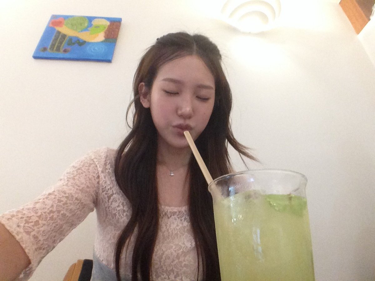 Bechabuu's tweet photo. 트친이셋밖에없는녀자👭🏻 https://t.co/rUGG2Dibtg