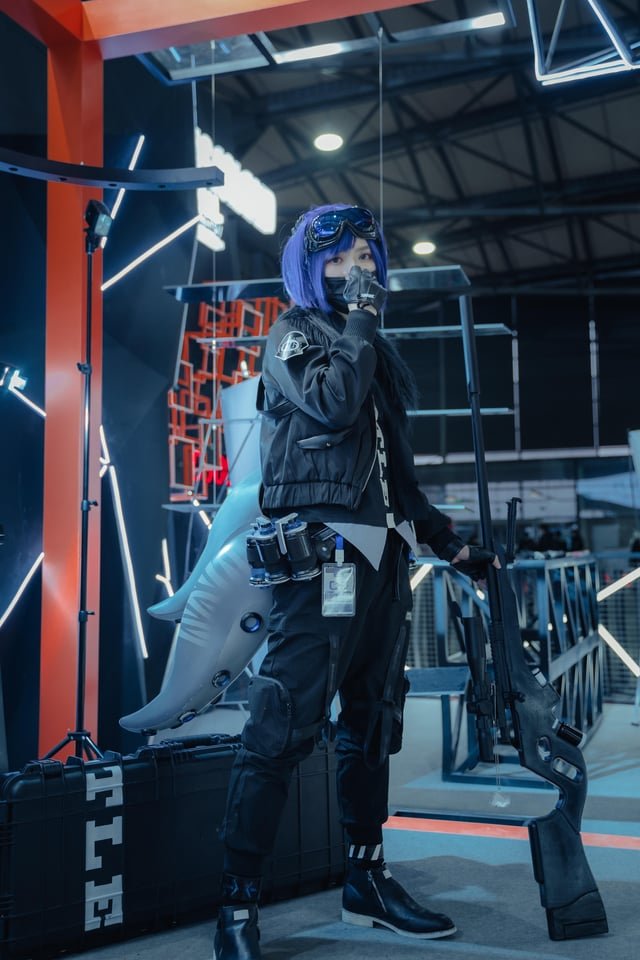x_ark_kresyx's tweet photo. who’s haimao/lowlight?

the producer of arknights who once went undercover at an anime convention cosplaying a character from his own game and just walked around like he wasn’t literally the guy who made arknights 🥺✨️ https://t.co/VK9pDSsqPa