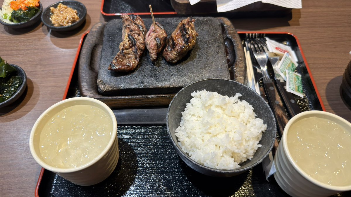 kunitake_23's tweet photo. ラ後の肉！
食ったら雨の中大阪に！ https://t.co/HIks9TTvca