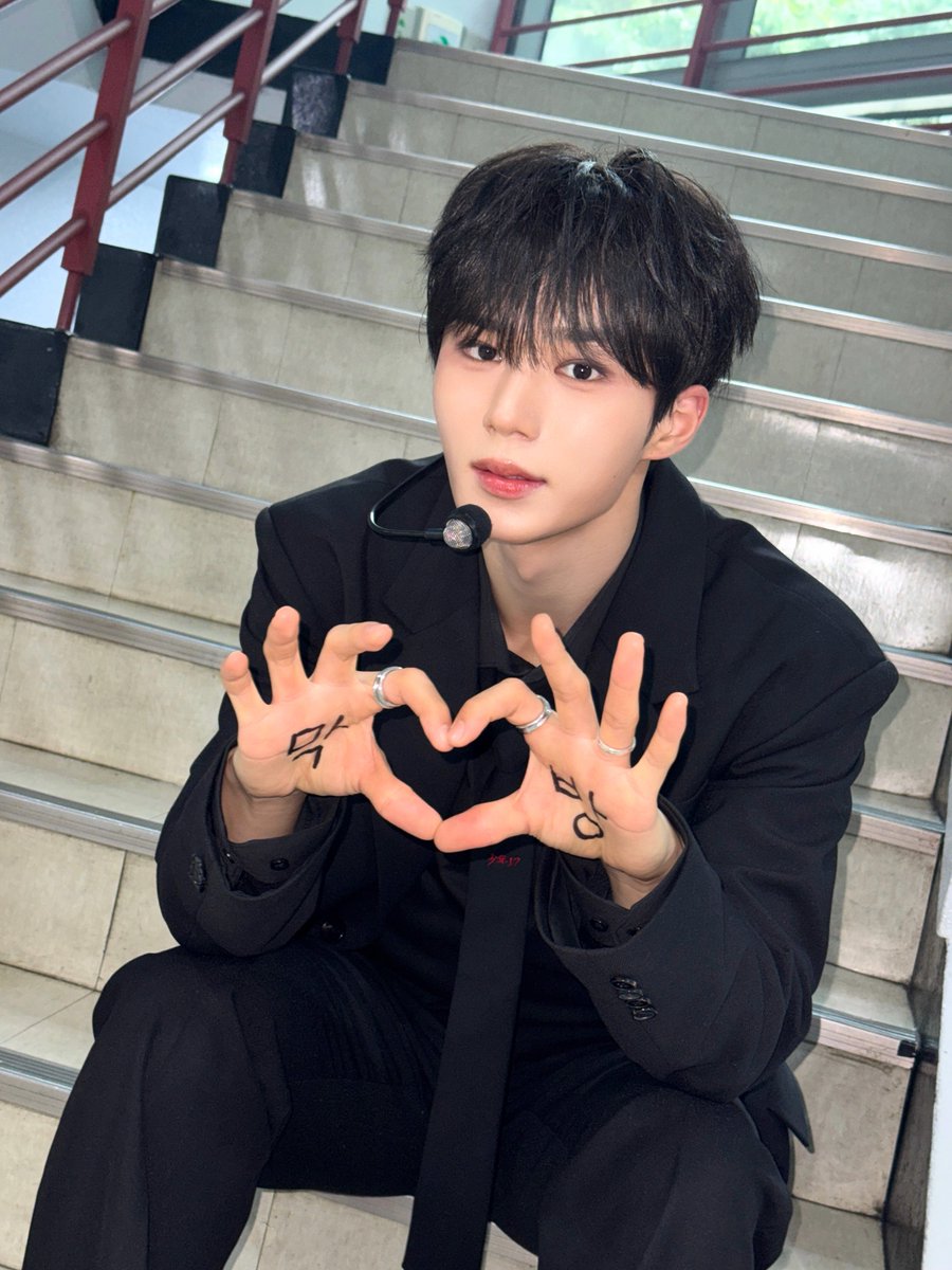 ALD1_official's tweet photo. 행복했던 BORN DIRE 활동😚😙

#ALPHADRIVEONE #ALD1
#알파드라이브원
#JUNSEO #준서 https://t.co/N2yHAHqADv
