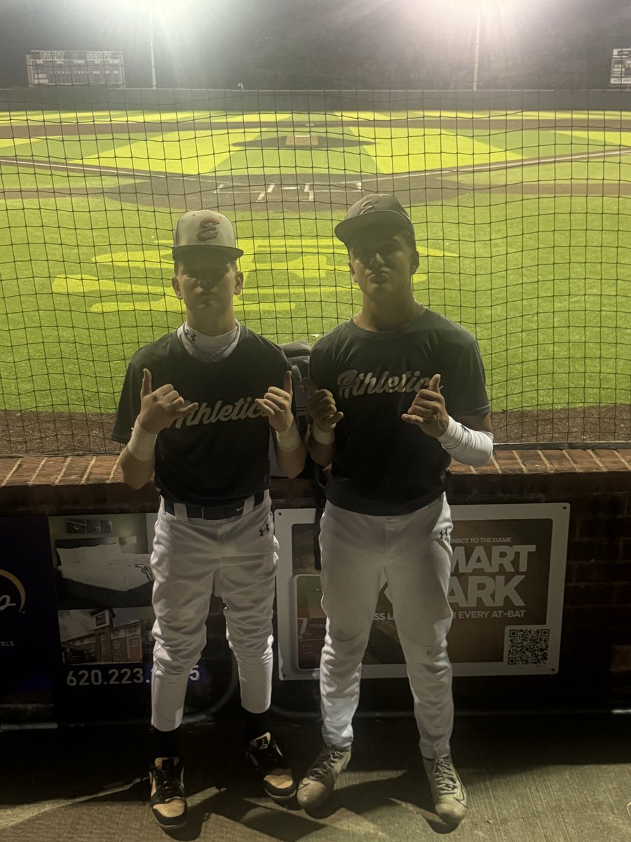 HunterHonas's tweet photo. @athleticsmwbsb (team Weart) started fall baseball yesterday! Took two losses against two very good 18u teams.
I ended up 1-3 with a single, walk, & run scored yesterday! Two more games today to finish Labor Day weekend!
#baseballislife #baseball #hardworkpaysoff https://t.co/iQV5HUoi2F