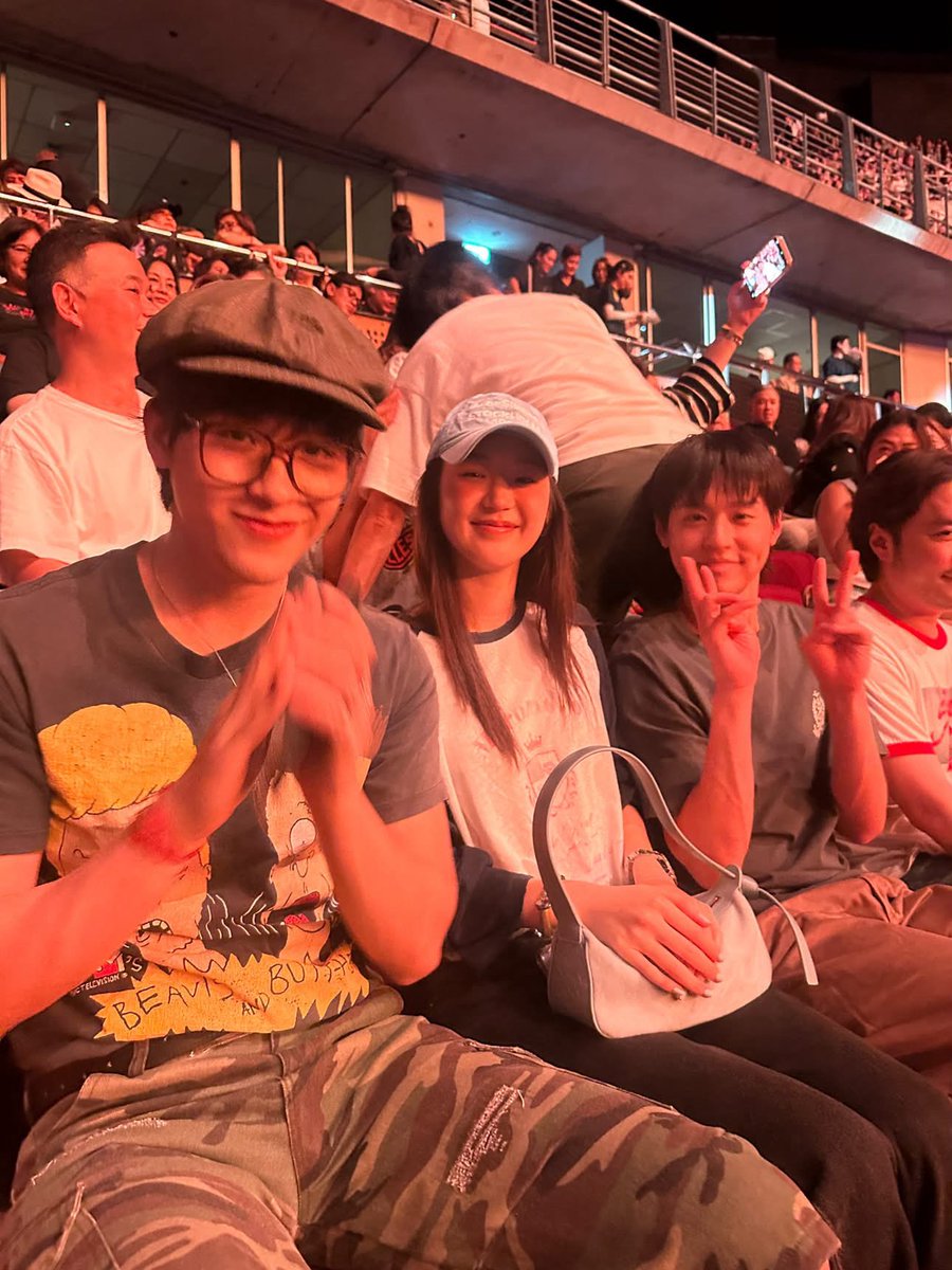 ktkatoy's tweet photo. ห้ะ สกาย ต้าเหนิง บิวกิ้นไปดูคอนอัสนีวสันต์ด้วยกัน เทสเพิ่น 55555555555555555555 https://t.co/Lzalc9zYG8