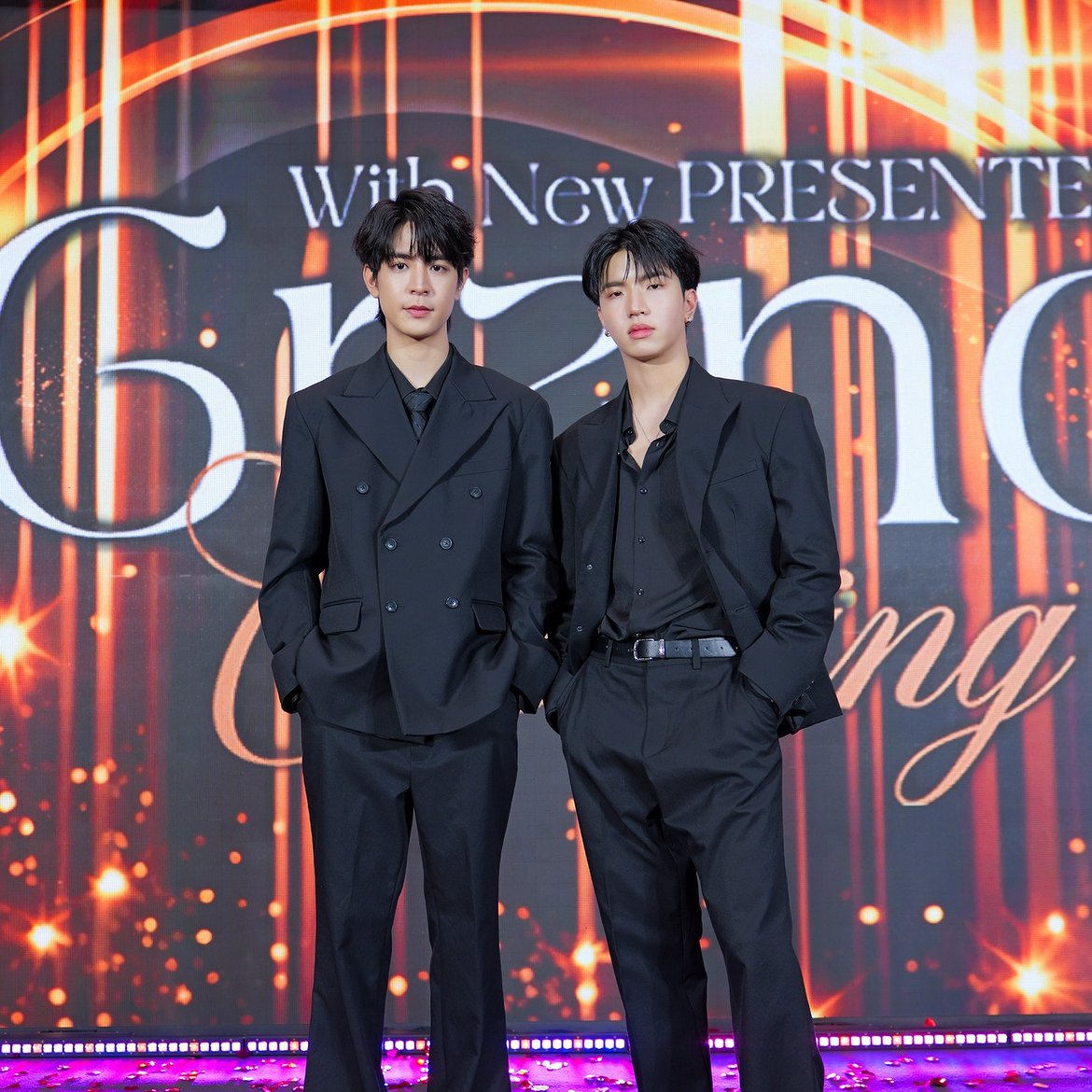 seatalayTH's tweet photo. IG Post update : https://t.co/slFa1LIeL8
🗓 : 06/09/2026 ☆ (2)

SEAKEEN CELEBRATE URANUS CLINIC
#UranusClinicxSeaKeen
♡ #sea_ta_lay | @sea_ta_lay
#SeaKeen #ซีคีน

✨ Weekend นี้ Uranus Clinic จัดเต็มความสนุก! กับบรรยากาศงาน Grand Opening with New Presenter ณ Uranus Clinic สาขาเดอะมอลล์ไลฟ์สโตร์ บางกะปิ เมื่อวันเสาร์ที่ 22 สิงหาคม 2569 ที่ผ่านมา สองนักแสดงหนุ่มหน้าใส ซี เดชชาติ และ คีน สุวิจักขณ์ มาร่วมเติมสีสันให้ช่วงบ่ายสนุกยิ่งขึ้น ทั้งมินิคอนเสิร์ตสุดพิเศษ ช่วงพูดคุย อัปเดตเรื่องราวกันแบบใกล้ชิด พร้อมโมเมนต์น่ารัก ๆ ที่เรียกเสียงกรี๊ดจากแฟนคลับที่มาร่วมงานตลอดทั้งกิจกรรม 🎶✨ 

อีกหนึ่ง Weekend ที่ Uranus Clinic เปลี่ยน Beauty Experience ให้สนุกขึ้นในสไตล์ Beautytainment เพราะเรื่องความสวยและความสุข...ไปด้วยกันได้ที่ Uranus Clinic ❤️