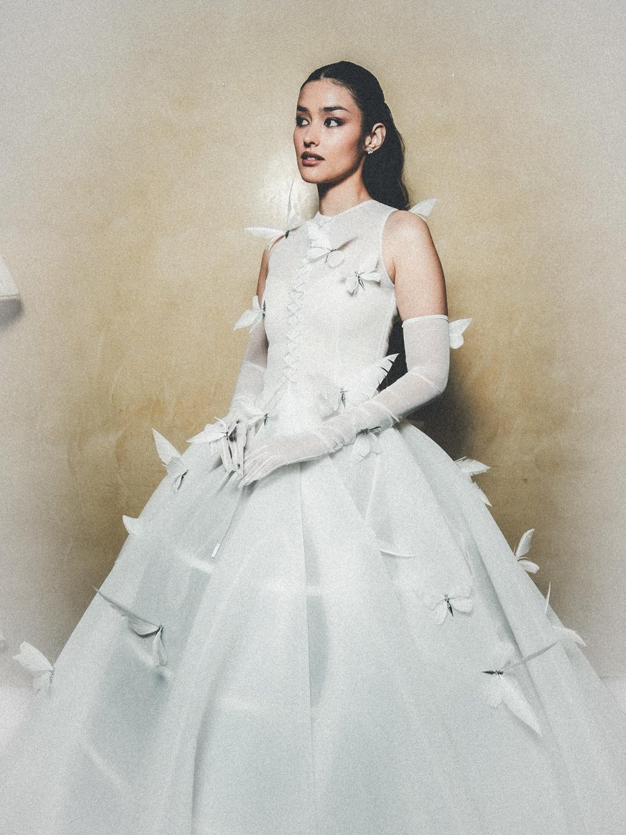 Couture_Rosee's tweet photo. Liza Soberano wore Robert Wun Spring-Summer 2026 Haute Couture for the 83rd Venice International Film Festival.

Styled by Katie Qian

#LizaSoberano #RobertWun #HauteCouture https://t.co/wRg5C8VP49