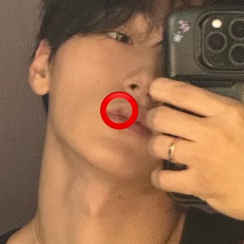wyoongiie's tweet photo. an omega marking his alpha to say that he is his https://t.co/mhmNsU5EsW