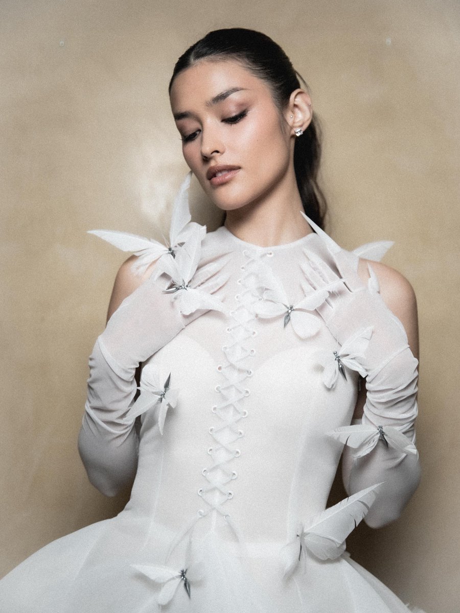Couture_Rosee's tweet photo. Liza Soberano wore Robert Wun Spring-Summer 2026 Haute Couture for the 83rd Venice International Film Festival.

Styled by Katie Qian

#LizaSoberano #RobertWun #HauteCouture https://t.co/wRg5C8VP49