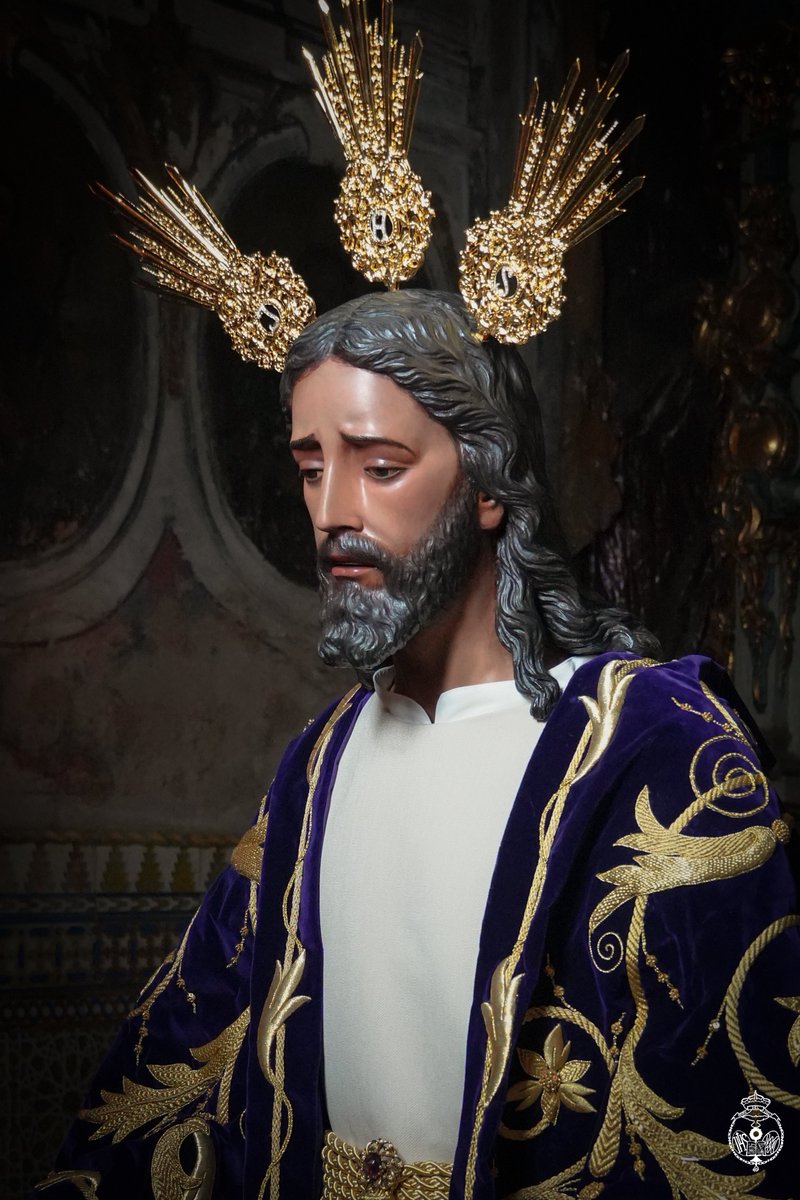 Hdad_Redencion's tweet photo. Nuestro Padre Jesús de la Redención en el Beso de Judas luce ataviado para el inicio del curso cofrade y el Tiempo Ordinario.

Viste túnica blanca lisa y mantolín morado, bordado en hilo de oro por el taller de la Hermandad en el año 2017.

Luce, además, las potencias realizadas por Manuel de los Ríos, réplica de las primeras que tuvo la Sagrada Imagen.

📸: Saúl Camacho 

#CristoentreNosotros