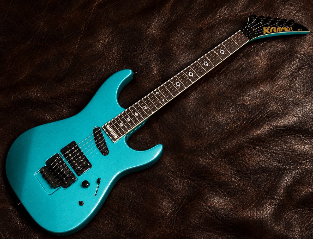 tsukasaJames's tweet photo. What caught my eye was a Kramer sitting on the first floor. The color and details were just so cool — a teal green Kramer.
It had this very American, rock feel to it. https://t.co/ArboYGudRp