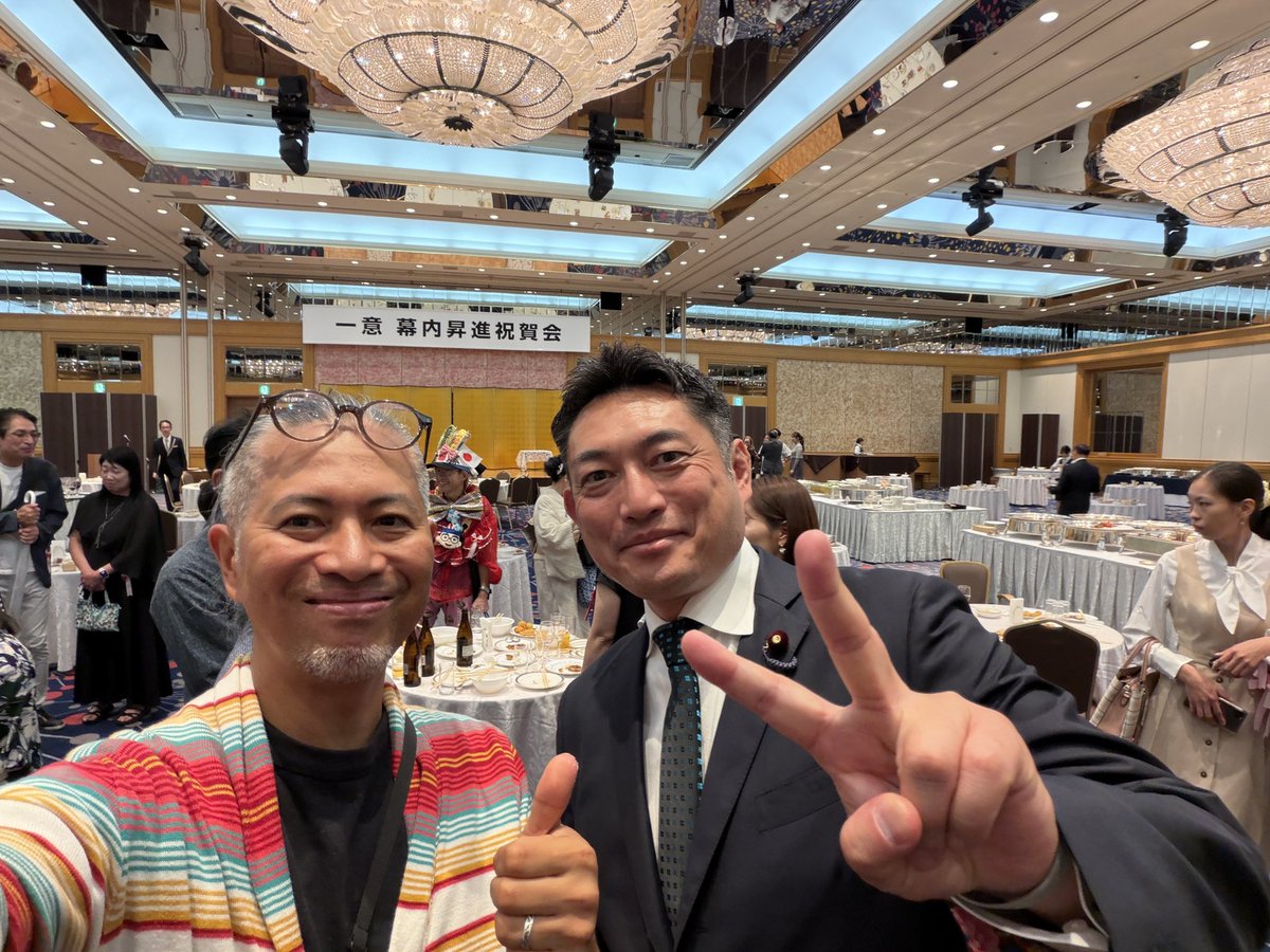 sansin_hide's tweet photo. 木瀬部屋一意関の幕内昇進祝賀会で歌わせていただきました☺️
両国では十両として臨みますが初土俵からわずか２年で入幕した一意関ですから、あっという間に返り咲くことと思います😁
美ノ海関、宇良関、金峰山関、木瀬部屋の力士のみなさま熱烈応援しております‼️
#大相撲　#木瀬部屋　#一意関 https://t.co/dERDRrEvRD