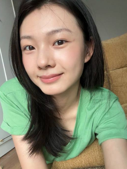 lari44907's tweet photo. 好久没上来了，给大家亮个相吧，90后幼师小姐姐，会有人喜欢吗？？？ https://t.co/F2e83NM3IF