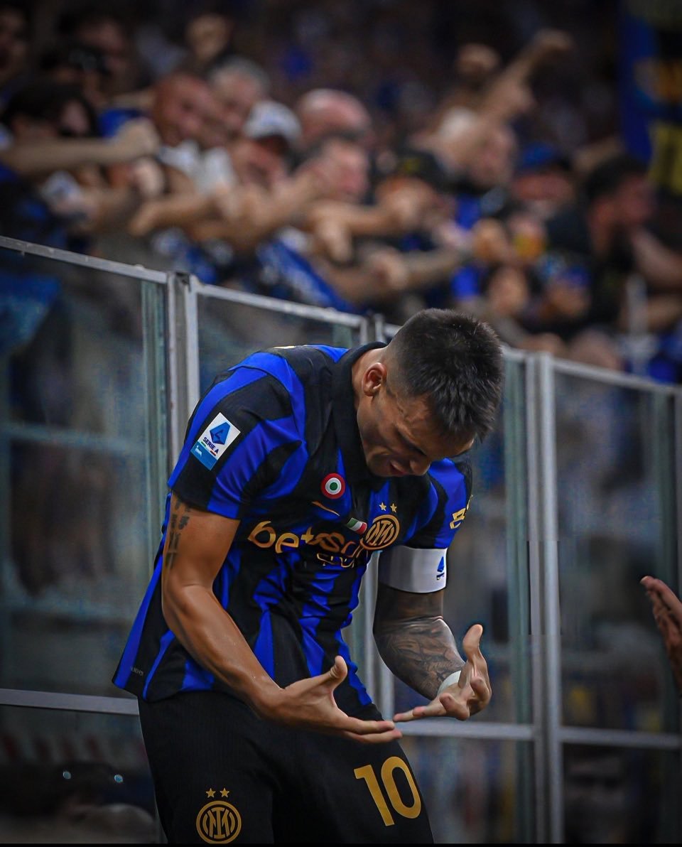 WorldInterFC's tweet photo. Que disfrutes nos ha regalado toro y no quiero esperar a que logres más títulos para agradecerte por qué ya está claro el amor a capa y espada mientras los dirigentes te lo permitan y eso en la actualidad es cada vez más difícil y aún más en Italia. 📸🖤💙🥚🥚💪🔥🔥🔥 https://t.co/aEBzenZDed
