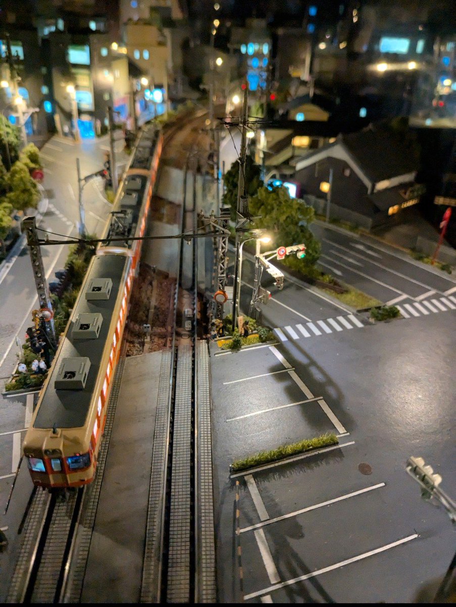 e72092's tweet photo. 伊予鉄道の千舟踏切のこのスラブ軌道が子供の頃から好きでミニチュア化しました😍✨️
#鉄道ジオラマ #鉄道模型
#伊予鉄道 https://t.co/aaIoEaZZAG