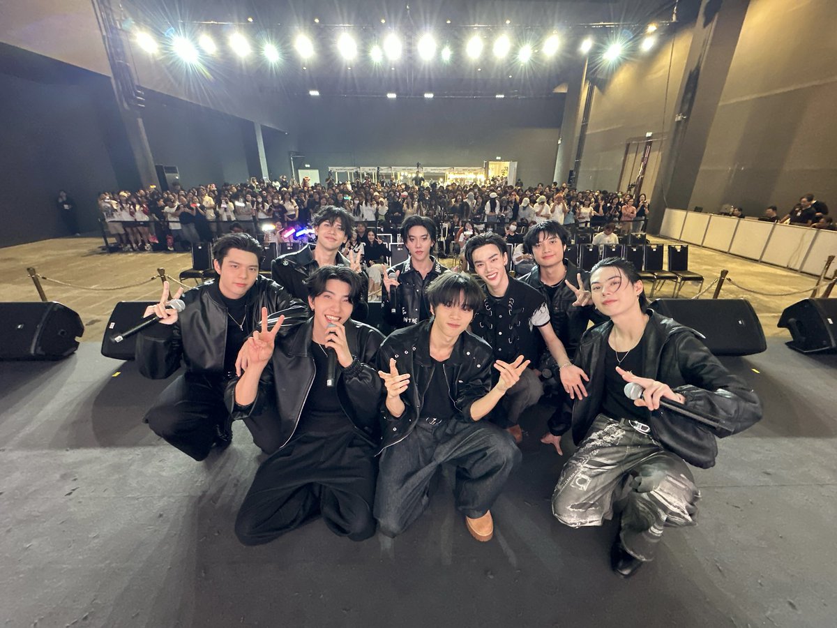 LE7EL_Official's tweet photo. ขอบคุณ @Praewdaily ที่ให้พวกเรา LE7EL ได้มาเป็นส่วนหนึ่งในงาน ‘Praew Charity 2026 : The Power of US’ ครบรอบ 47 ปี นี้นะครับ ขอบคุณพี่ ๆ EXP ที่มาหากันด้วยนะค้าบบบ ไว้เจอกันใหม่งานหน้าครับผมม🎮🖤

LE7EL PRAEW CHARITY PARAGON

#LE7EL 
#PraewCharity2026
#PraewCharity2026xLE7EL 
#SiamParagonxPraewxLE7EL
#SiamParagon #Praewmag