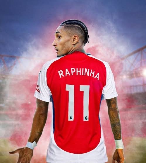 FullTime90X's tweet photo. 🚨🇧🇷 Raphinha on Arsenal’s interest in him:

🗣️ “I recently read about Arsenal wanting to offer €80M to Barcelona for me in January. I just laughed after reading it because there is no way Barcelona are selling me for €80M. 😂

🗣️ “And there is no way I am joining Arsenal. Even if they offered me €1M per week, I would still say no. 💰❌

🗣️ “I love FC Barcelona with every cell of my body. I will not leave until the day Hansi Flick tells me he doesn’t need me here anymore.” 🔵🔴❤️‍🔥