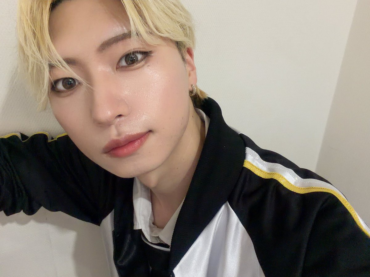 ryota_TYRIZ's tweet photo. ☀️桜木町🌸

今日雨なのにみんなありがと😭
寒かったでしょ😭
本当にありがとだよ😭

お風呂入ってくれ😭

でもびしょ濡れライブ楽しくて好きや👴
今日もいい日だ🥺

次はりゅうの生誕だ！！！！
ワクワクすぎる https://t.co/VlCMHqHouU