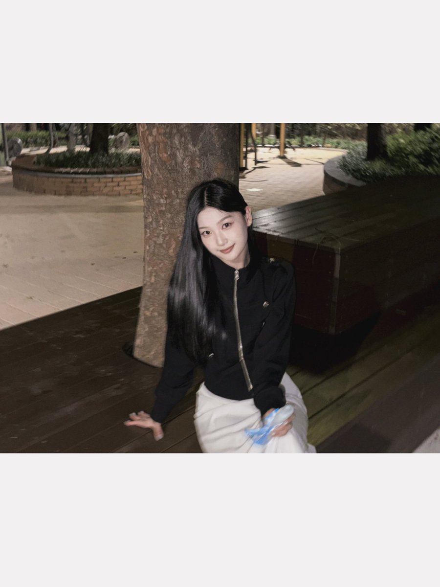 s2ebin's tweet photo. 냠🌙🍦

#SECRET_NUMBER #시크릿넘버
#Ebin #에빈 https://t.co/4GGMuPOioG