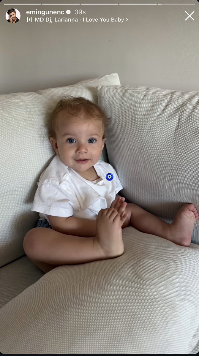 EminGGlobal's tweet photo. 🆕📲 Emin via IG.

"She came to watch Formula 1 with her uncle." 🏎️🤍

This might just be the cutest thing you'll see today. 🥹

After calling her "Uncle's princess," Emin shared another adorable moment with his little niece, this time enjoying Formula 1 together.

Some smiles say it all. ❤️

#EminGünenç #Arafta #MerTeş