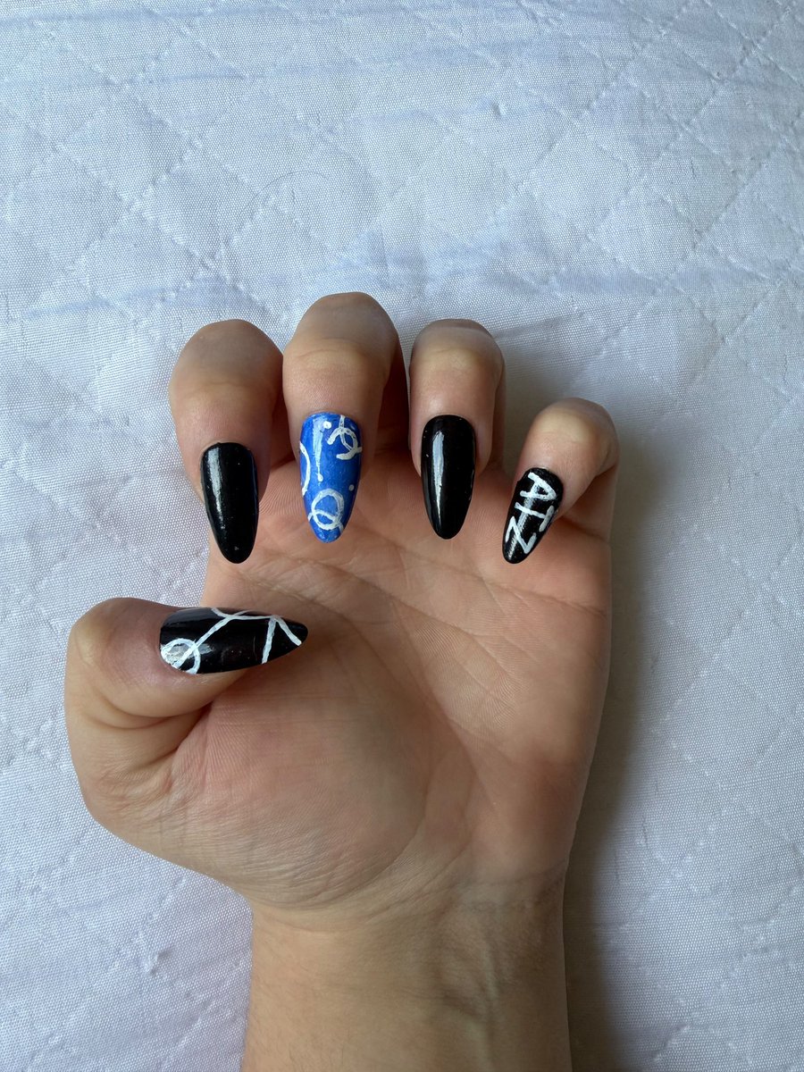 kaiaatz's tweet photo. moots oq vcs acharam da minha unha ein? https://t.co/eZPKZC95kp