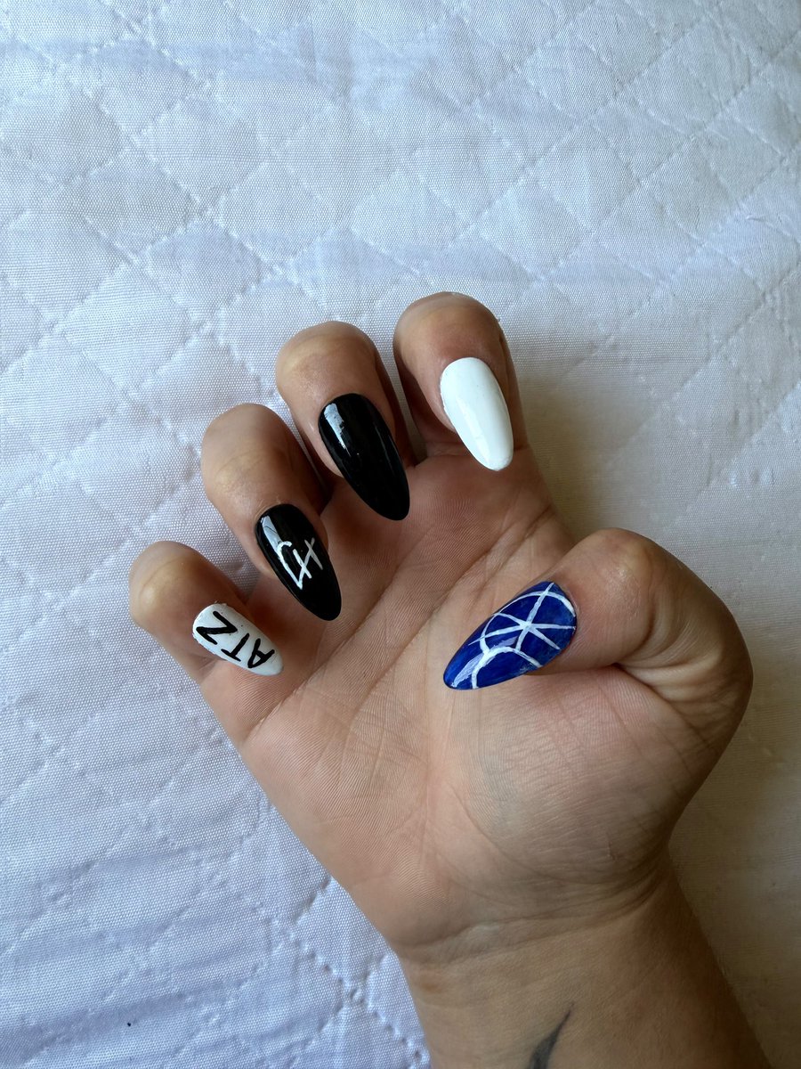 kaiaatz's tweet photo. moots oq vcs acharam da minha unha ein? https://t.co/eZPKZC95kp