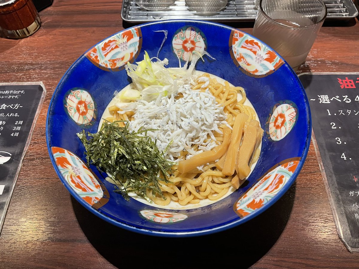 genke_cs's tweet photo. 昨日は日帰りで東京行ってバルの舞台観てきたぞーい！*⋆✈
��っちゃ良かった…😭
舞台上のゲームの勝敗で結末が変わるから他のエンドも気になりつつ帰路に着きました…🫠 https://t.co/IhTGoJbabl
